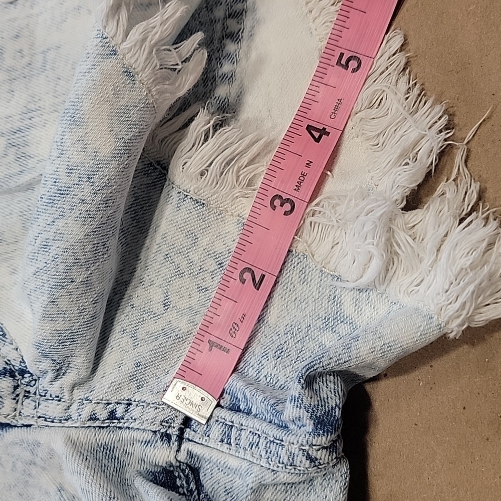 Mossimo Size 8 / 29 Acid Wash Lace Accent Denim Short-Shorts Excellent Used Cond - Picture 6 of 10